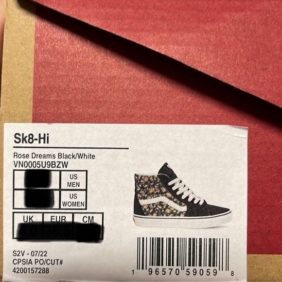 Vans WMNS Sk8-Hi
Rose Dreams Black/White
VN0005U9BZW
Sneakers - Picture 15 of 16